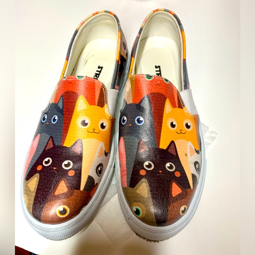 Streetfly, Black & Gold Cats Slip-On Sneaker - Women, size 39 (US 9/9.5)